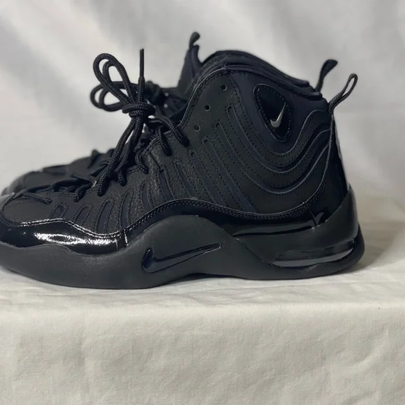 "PRE-OWNED" *RARE FIND* BOYS SIZE 7 NIKE AIR BAKIN SHOE "BLACKOUT" *WORN ONCE*